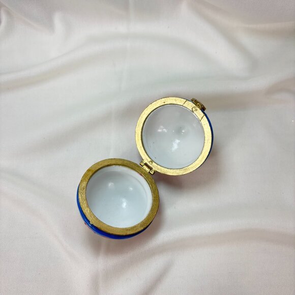 Hinged Porcelain Small Vintage Christmas Ornaments Trinket Boxes Set of 2 - Picture 5 of 13